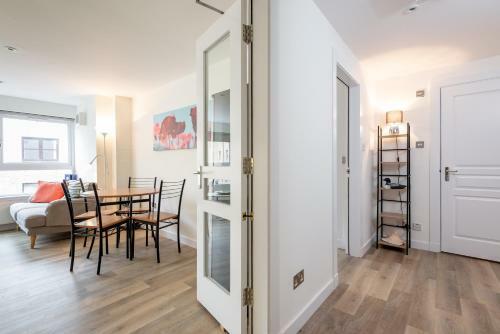 Murrays Bridge - Central Apartment With Parking