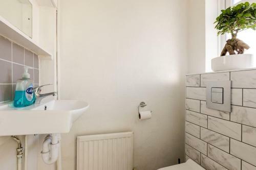 Apartamento Moydom Cosy Apt Sleeps 4 With Self Breakfast & Carpark