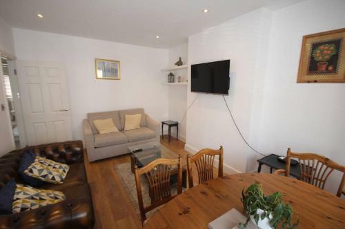 Harrow Place- Stylish Two Bedroom Apartment.
