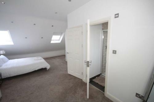 Harrow Place- Stylish Two Bedroom Apartment.