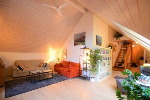 Modern Penthouse Apartment, Close To Everything