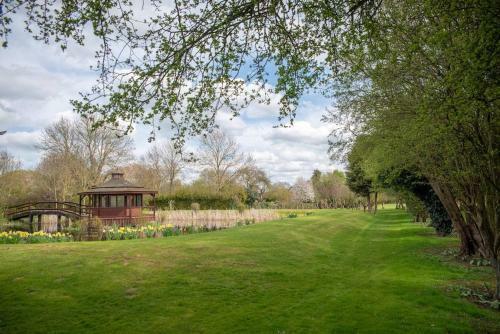 The Farmhouse At West Drayton Farm