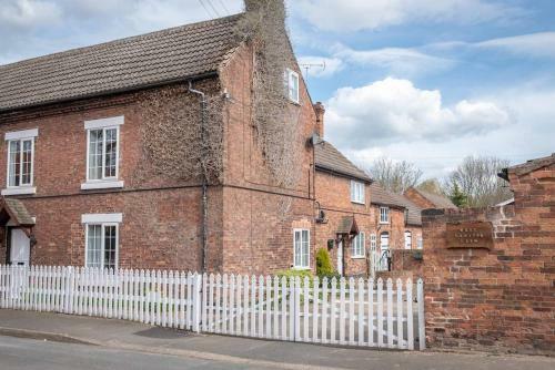 The Farmhouse At West Drayton Farm