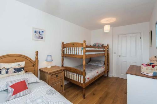 Tullochside-4 Bed-sea Front -ravenspoint Road
