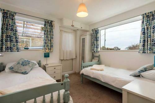 Secluded Cottage-4 Bed-sleeps 8- Trearddur Bay