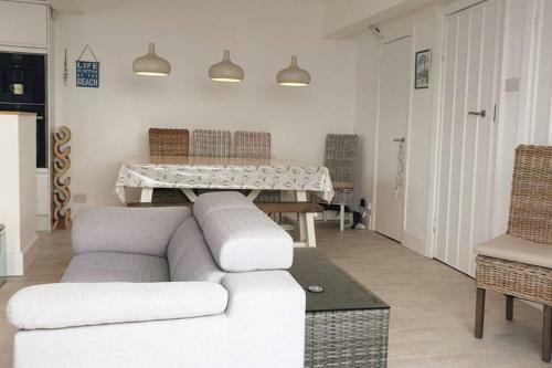 Plas Gwyn-3 Bed-luxury Sea View Apt