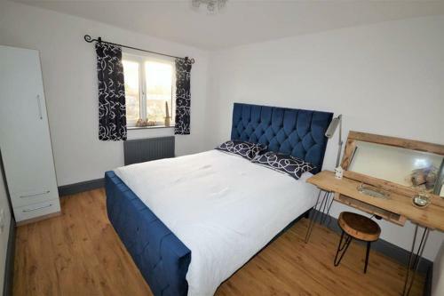 Echo Beach-large 4 Bed Beach House-trearddur Bay