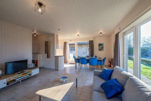 Bungalow Blue 6 Persons