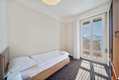 Albergue Miramonte Single Lake View Room