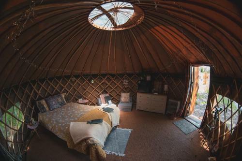 Apartamento Yurt With Log Burner & Pizza Oven By The Pond