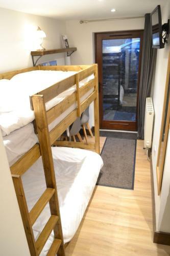 Dalecote Barn Bed And Breakfast (bunkroom)