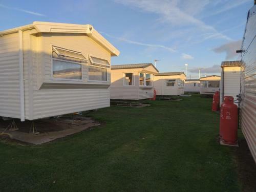 3 Bed ,sleeps 8 Caravan California Cliffs Holiday Park