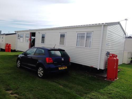 3 Bed ,sleeps 8 Caravan California Cliffs Holiday Park