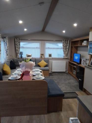 3 Bed ,sleeps 8 Caravan California Cliffs Holiday Park