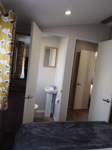 3 Bed ,sleeps 8 Caravan California Cliffs Holiday Park