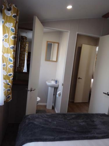 3 Bed ,sleeps 8 Caravan California Cliffs Holiday Park