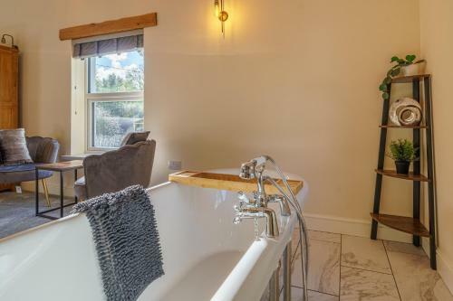 High Brow Edge Farm Cottage
