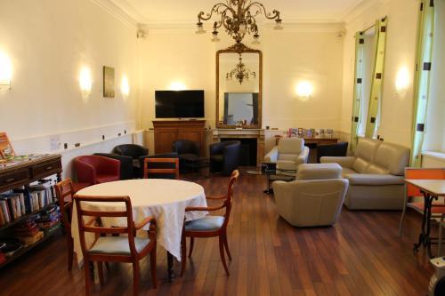 Logis L'arbousier - Hotel De La Paix