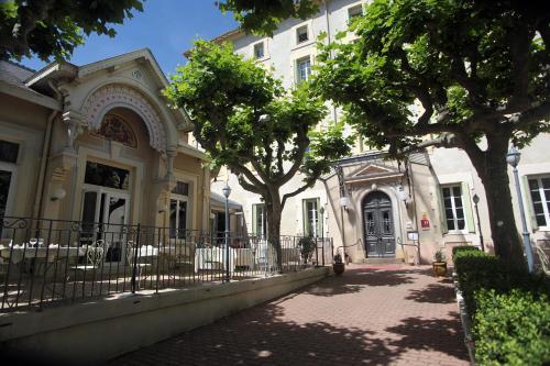 Logis L'arbousier - Hotel De La Paix