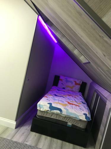 Charming 2 Bedroom Apartment