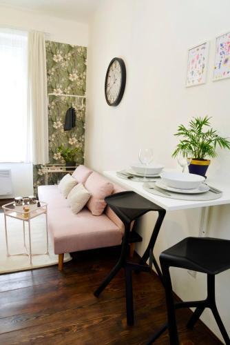 Lazy Sofa � Apartment