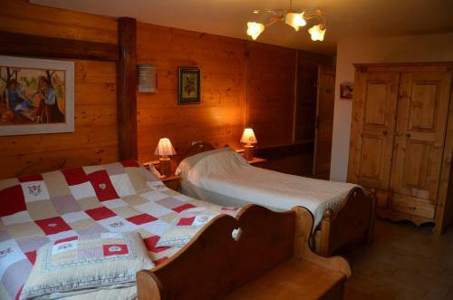 Hostal Chambres D'h�tes Et Yourte L'or�e Des Bornes