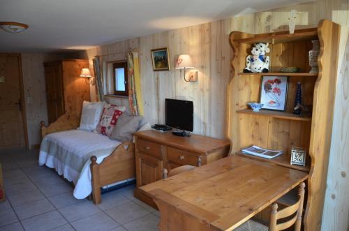 Hostal Chambres D'h�tes Et Yourte L'or�e Des Bornes