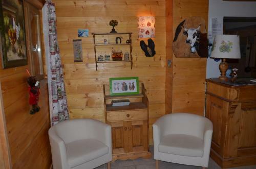 Hostal Chambres D'h�tes Et Yourte L'or�e Des Bornes
