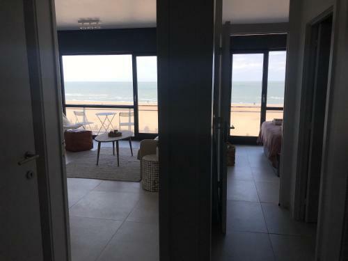 Luxury Seaview Apartment With Free Private Garage