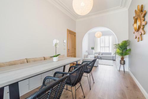 Luxurious, Updated, Warm & Stunning Home +terraces