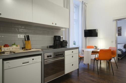 Apartamento Altbauwohnung Mit 3 B�dern (Pb6)