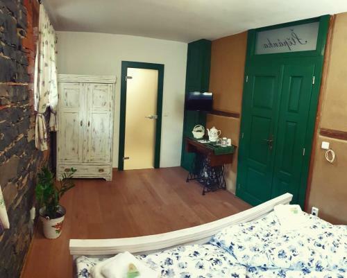 Hostal Dvoul??kov� Pokoj U Ad�lky