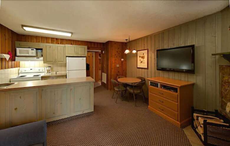 Hotel Douglas Fir Resort And Chalets