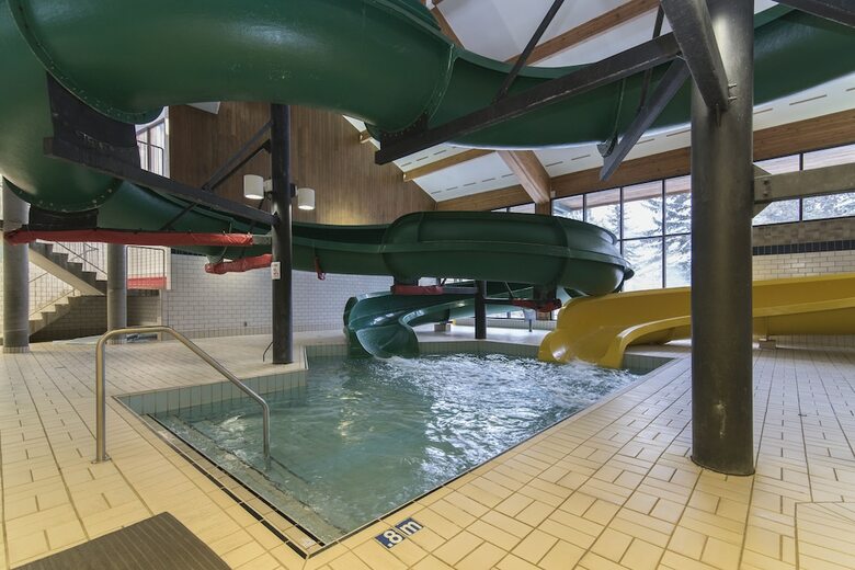Hotel Douglas Fir Resort And Chalets