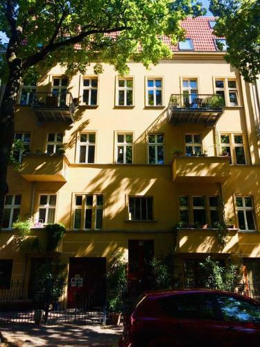 Beautiful Park Apartment For 4 Guests