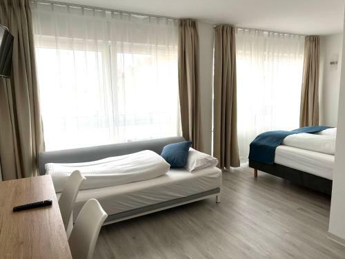 Hotel 83