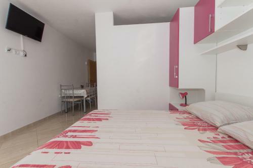 Studio Apartments Zloic In Krvavica