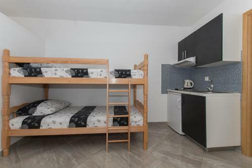 Studio Apartments Zloic In Krvavica