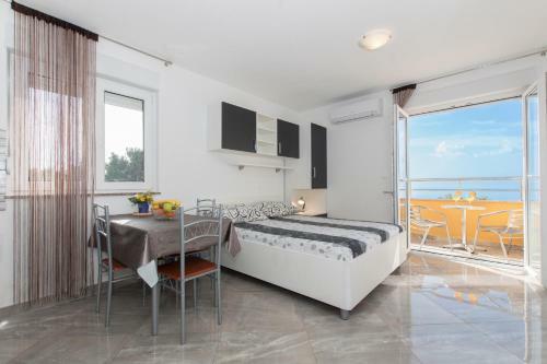 Studio Apartments Zloic In Krvavica