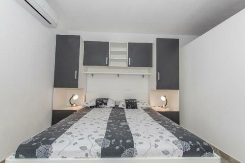 Studio Apartments Zloic In Krvavica