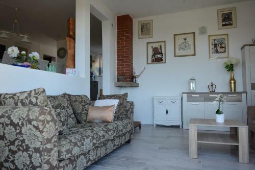 Apartman Sa 3 Spavace Sobe U Kucistu