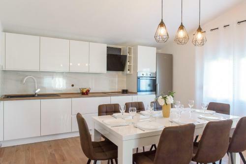 Poolincluded - Holiday Home Maslina