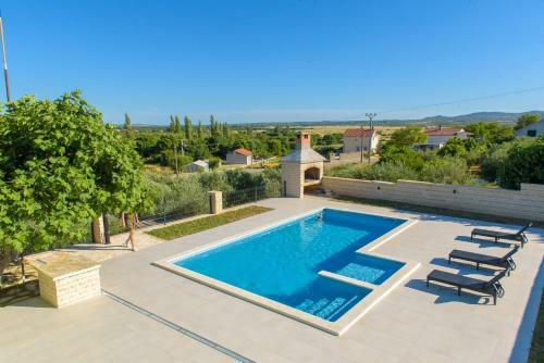Poolincluded - Holiday Home Maslina