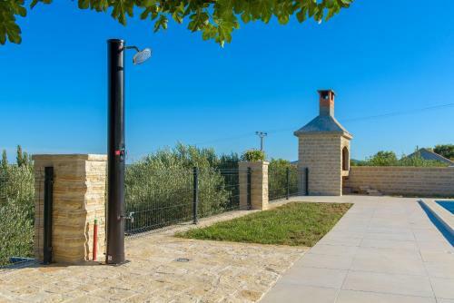 Poolincluded - Holiday Home Maslina