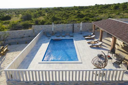 Poolincluded - Villa Hilltop Haven