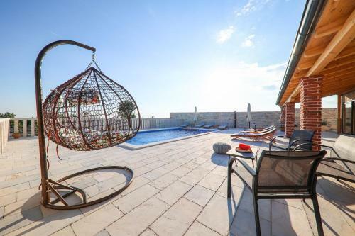 Poolincluded - Villa Hilltop Haven