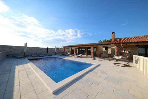 Poolincluded - Villa Hilltop Haven