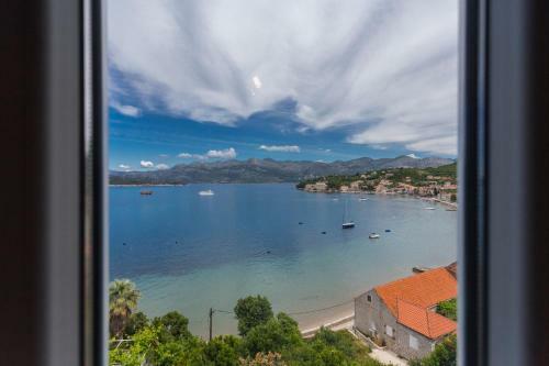 New Apartment With Terrace And Sea View