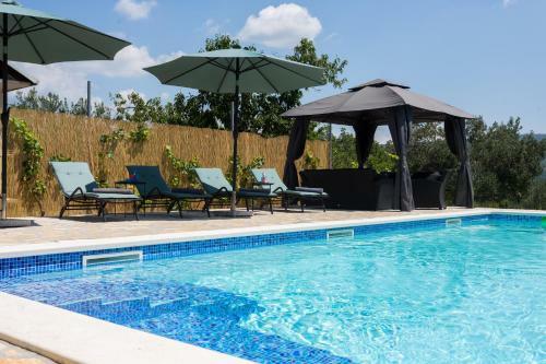 Villa Dida Dinko - Peaceful Getaway W/ Pool & Bbq