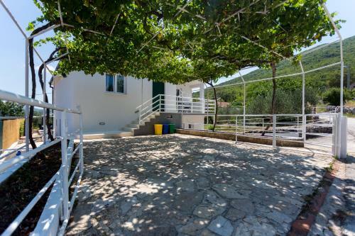 Villa Dida Dinko - Peaceful Getaway W/ Pool & Bbq